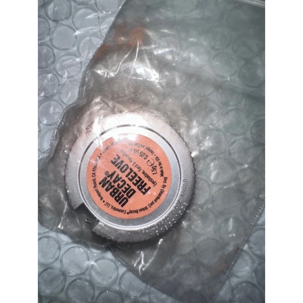 Urban Decay‎ Freelove eye shadow token eyeshadow